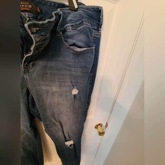 Torrid Size 26 3 button distressed faded denim jeans - Picture 7 of 8